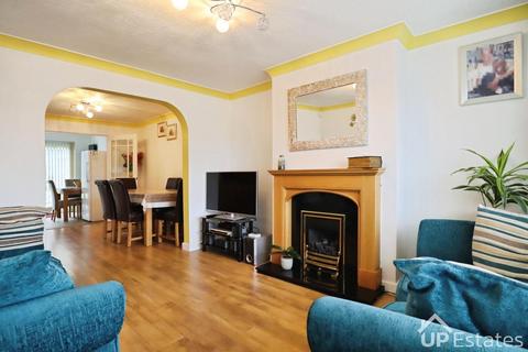 3 bedroom end of terrace house for sale, Chenies Close, Coventry