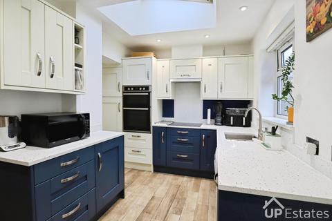 3 bedroom end of terrace house for sale, Chenies Close, Coventry
