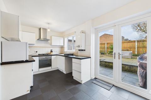 3 bedroom semi-detached house to rent, St. Margarets Close, Preston PR2