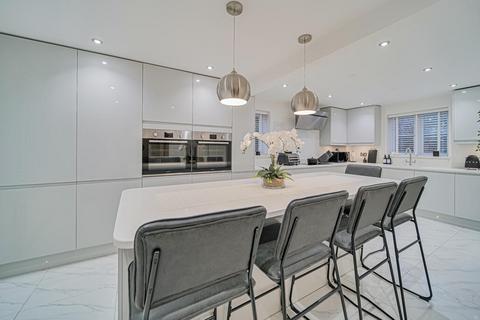 4 bedroom detached house for sale, Britannia Close, Bowerhill SN12