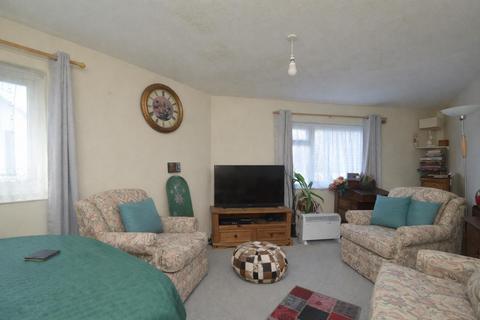 2 bedroom flat for sale, UNDERCOVER PARKING SPACE * SHANKLIN