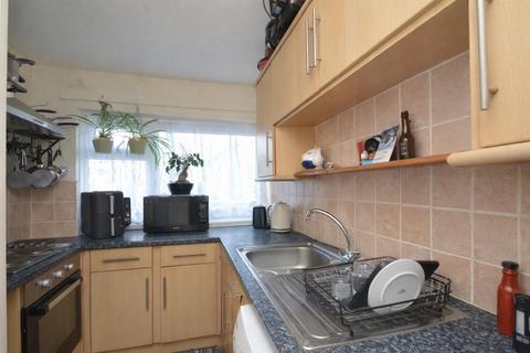 2 bedroom flat for sale, UNDERCOVER PARKING SPACE * SHANKLIN