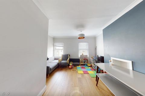 2 bedroom flat to rent, Uxbridge Road, London, Shepherds Bush, W12