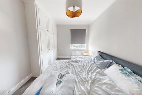 2 bedroom flat to rent, Uxbridge Road, London, Shepherds Bush, W12