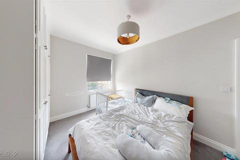 2 bedroom flat to rent, Uxbridge Road, London, Shepherds Bush, W12