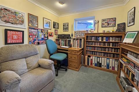 4 bedroom detached house for sale, Farncombe   * No Onward Chain*