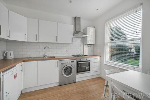 3 bedroom flat for sale, Broomfield Place, Ealing