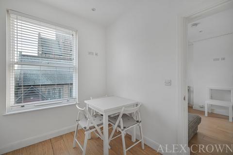 3 bedroom flat for sale, Broomfield Place, Ealing