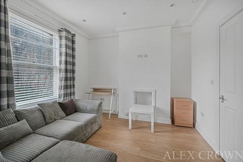 3 bedroom flat for sale, Broomfield Place, Ealing