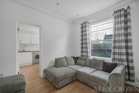 3 bedroom flat for sale, Broomfield Place, Ealing