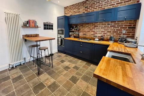3 bedroom end of terrace house for sale, Rhodes Terrace, Bradford BD2