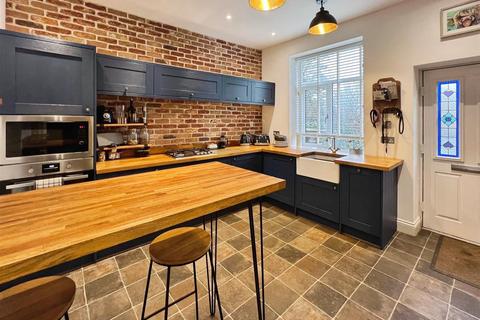3 bedroom end of terrace house for sale, Rhodes Terrace, Bradford BD2