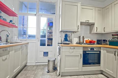 3 bedroom flat for sale, Lissenden Gardens, Parliament Hill, London NW5