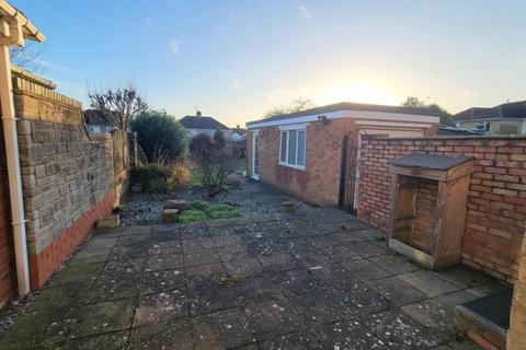 3 bedroom semi-detached house to rent, Bradley Road,  Swindon,  SN2