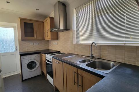 3 bedroom semi-detached house to rent, Bradley Road,  Swindon,  SN2