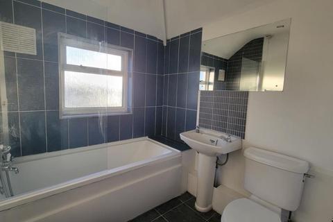 3 bedroom semi-detached house to rent, Bradley Road,  Swindon,  SN2