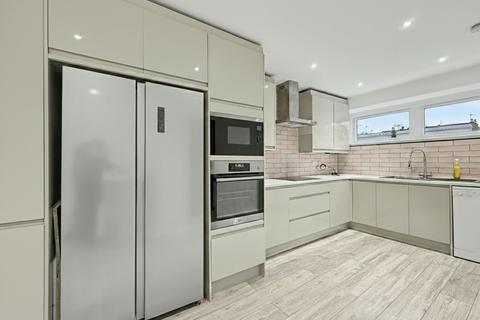 3 bedroom house to rent, Rockingham Parade, Uxbridge, UB8