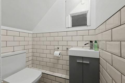 3 bedroom house to rent, Rockingham Parade, Uxbridge, UB8