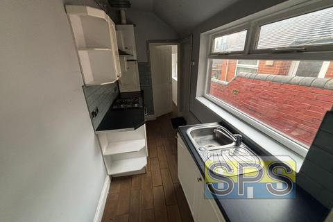 2 bedroom terraced house to rent, Victoria Road, Stoke-on-Trent ST4