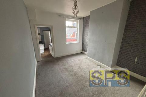 2 bedroom terraced house to rent, Victoria Road, Stoke-on-Trent ST4