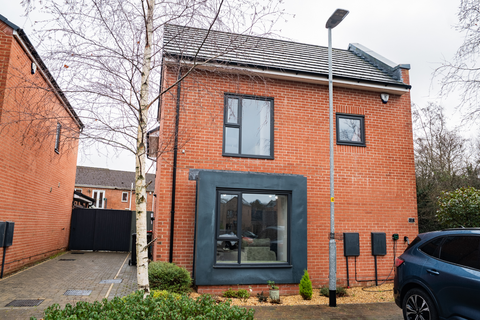 4 bedroom detached house for sale, Siskin Road, Cottam PR4