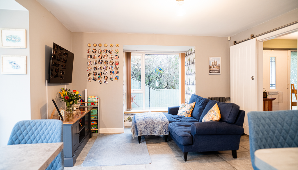 Kitchen / Lounge
