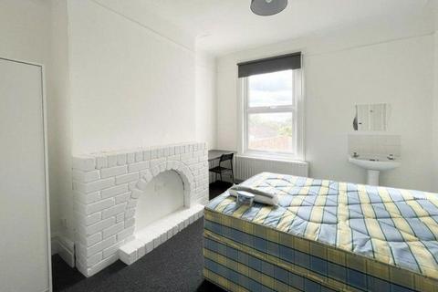 6 bedroom terraced house to rent, Wellington Hill, Bristol