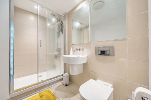 2 bedroom flat for sale, Water Gardens Square London SE16