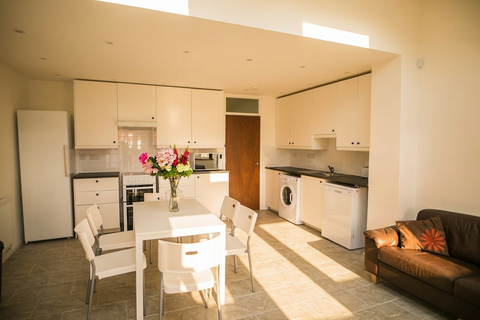 5 bedroom house to rent, Metchley Drive - 5 bed, Harborne B17