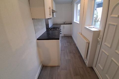 2 bedroom terraced house to rent, Reed Street, Burnley BB11