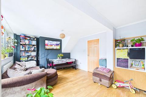 3 bedroom terraced house for sale, Queen Elizabeths Gardens, New Addington, Croydon