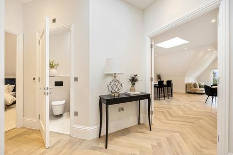 2 bedroom flat for sale, Apartment 12, Langdon Grange, 3 Holtwood Road, Leatherhead, KT22 0QL