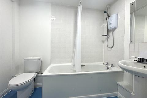1 bedroom apartment to rent, The Waterfront, Hertford