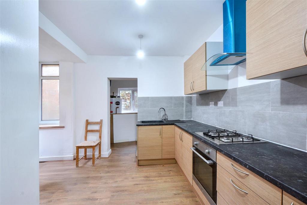 Kitchen 1.jpeg