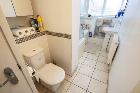 2 bedroom flat to rent, Blenheim Court, Harborne B17
