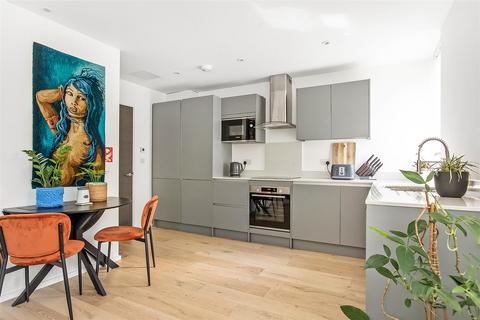 1 bedroom flat for sale, London Road North, Merstham RH1