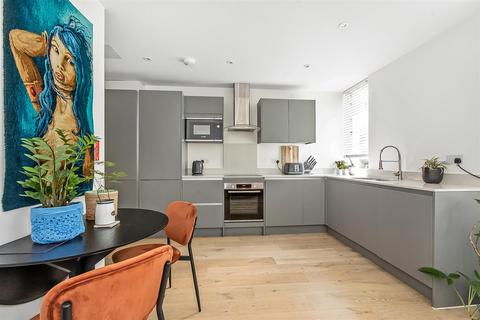 1 bedroom flat for sale, London Road North, Merstham RH1
