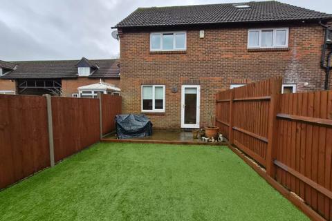 3 bedroom terraced house to rent, Princes Mews, Royston,