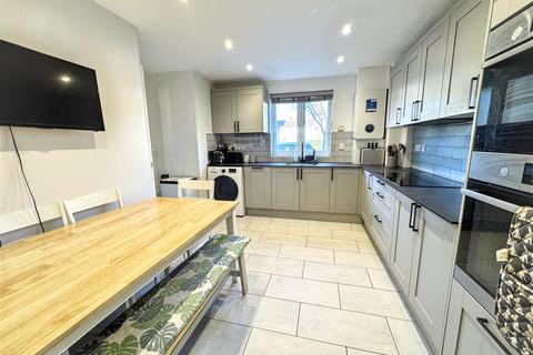 2 bedroom end of terrace house for sale, Crownfield Road, London