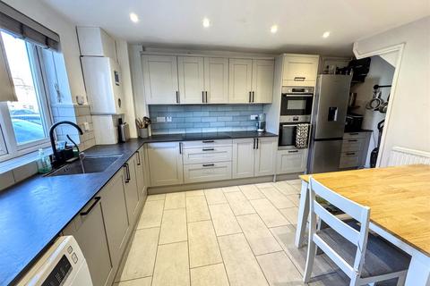 2 bedroom end of terrace house for sale, Crownfield Road, London