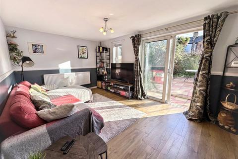 2 bedroom end of terrace house for sale, Crownfield Road, London