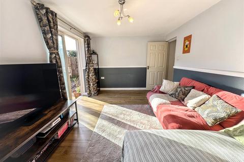 2 bedroom end of terrace house for sale, Crownfield Road, London