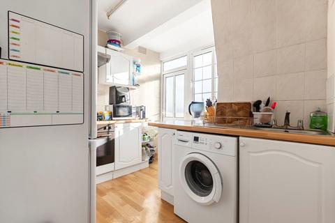 2 bedroom flat to rent, Richmond Road, Twickenham TW1