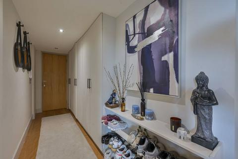 3 bedroom flat to rent, Buckingham Palace Road, Westminster, London, SW1W