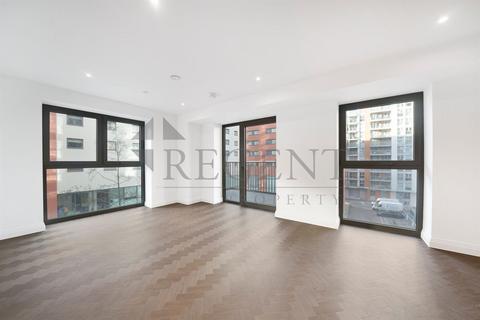 1 bedroom apartment to rent, Halcyon House, Eden Place, E16