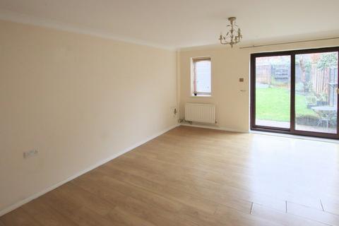 3 bedroom terraced house to rent, Watlings Close, Shirley