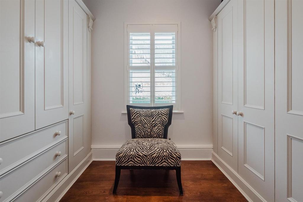 Bed 1 Dressing Room