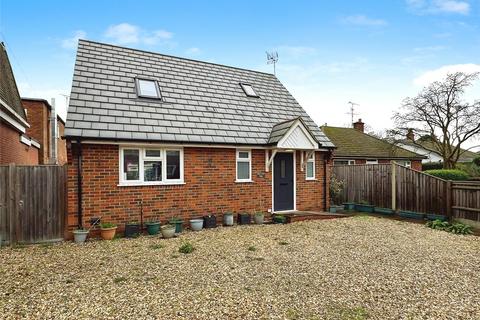 2 bedroom bungalow for sale, West End Road, Mortimer Common, Reading, Berkshire, RG7
