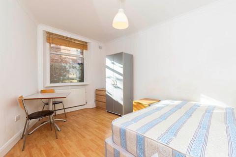 Studio to rent, Willesden Lane, London NW2