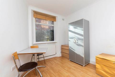 Studio to rent, Willesden Lane, London NW2